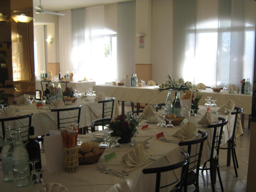 Albergo Ristorante Lucciola Santo Stefano al Mare Exterior foto
