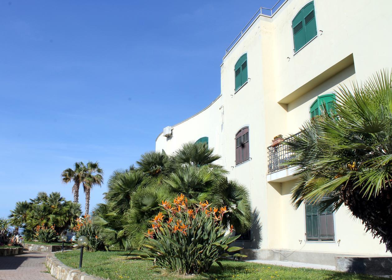 Albergo Ristorante Lucciola Santo Stefano al Mare Exterior foto